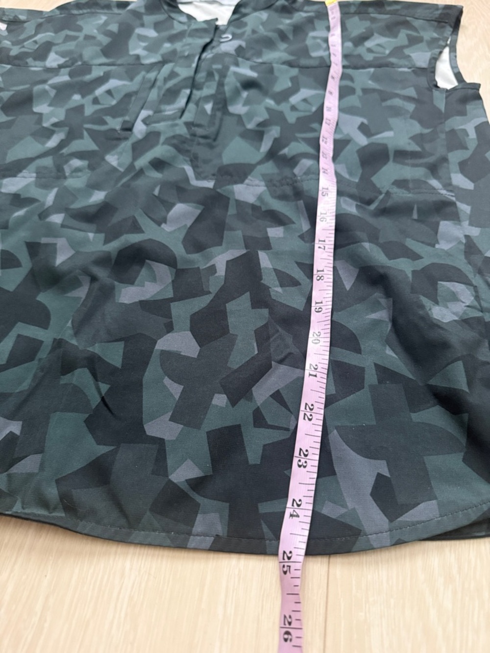 Figs Black & Charcoal Geo-Print Short Sleeve Scrub Top - Picture 6 of 7